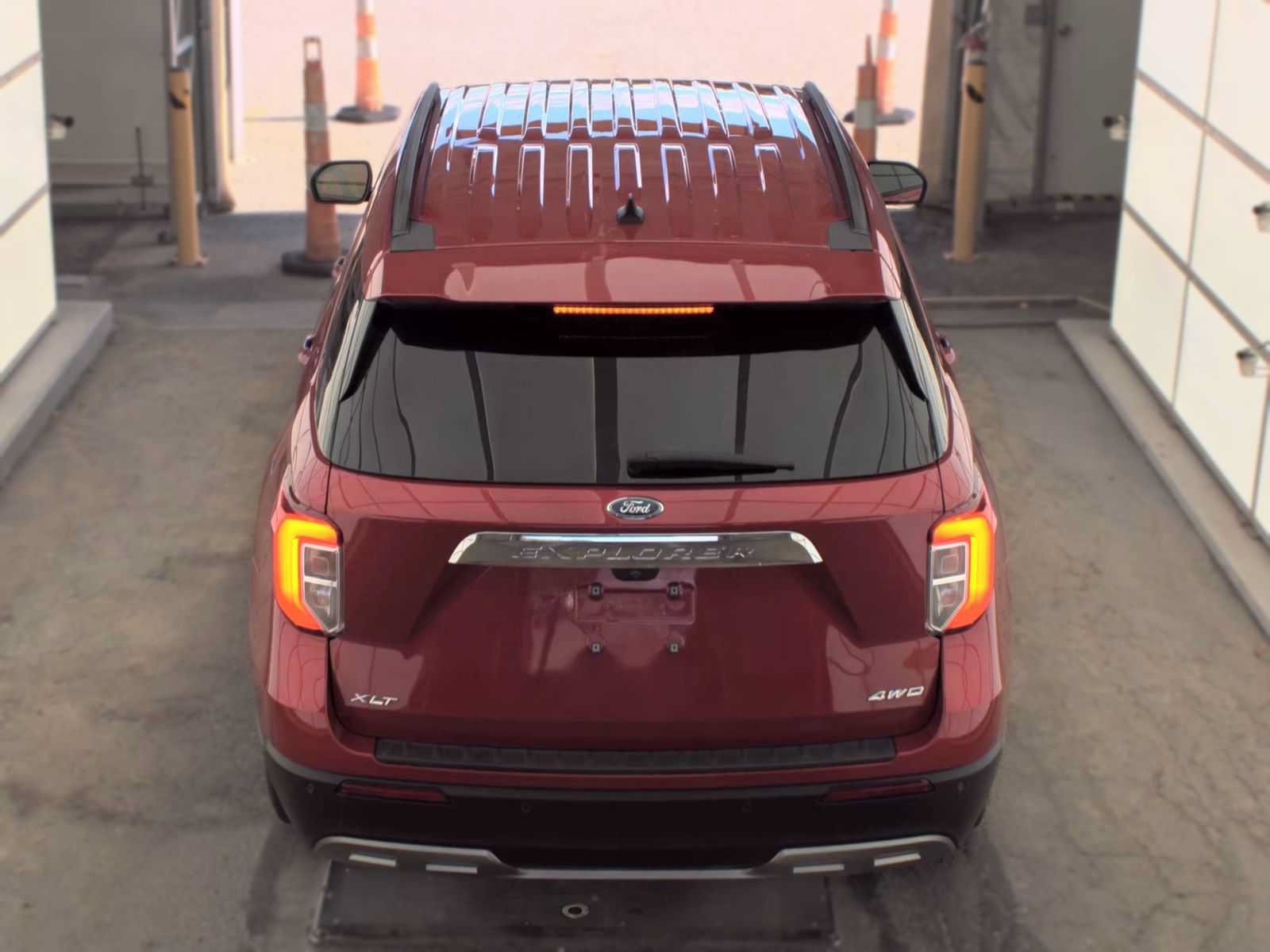 Used 2024 Ford Explorer XLT w/ Equipment Group 202A AWD/4WD image 6