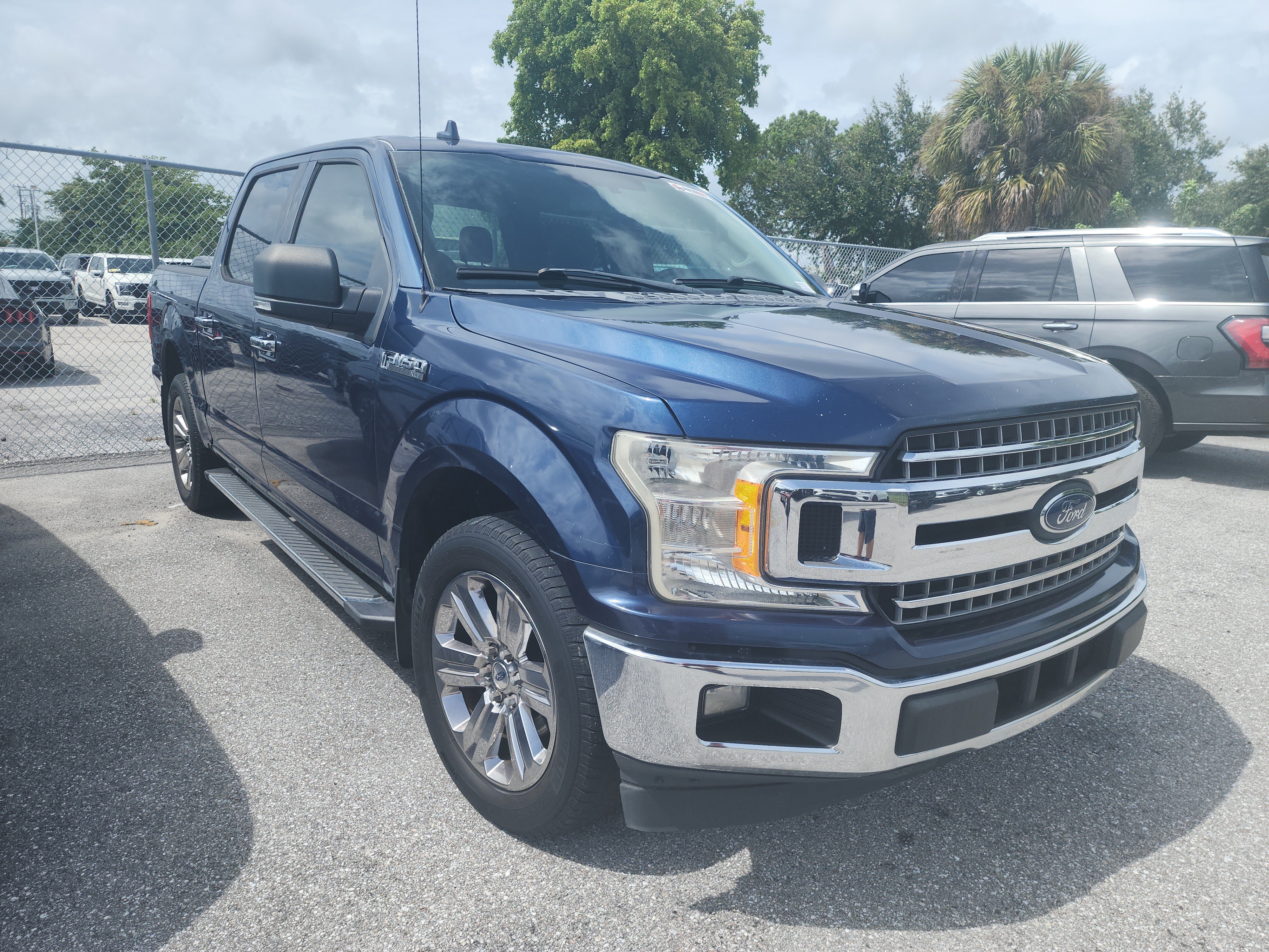Used 2018 Ford F150 XLT w/ Equipment Group 302A Luxury RWD image 3