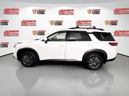 Certified 2024 Nissan Pathfinder SV w/ Black Appearance Package FWD image 14