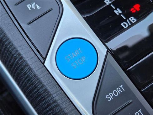 Certified 2025 BMW i4 eDrive40 RWD image 17