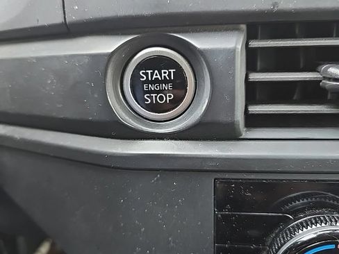 Used 2023 Nissan Pathfinder S FWD image 18