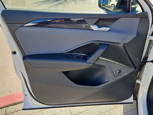 New 2025 Volkswagen Tiguan SE R-Line image 13