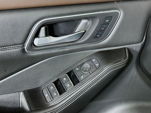 Used 2021 Nissan Rogue SL image 15