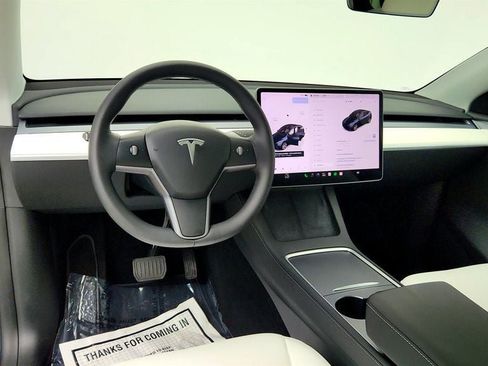 Used 2024 Tesla Model Y Long Range AWD/4WD image 12