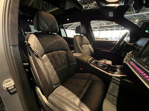 Used 2024 BMW X7 xDrive40i w/ M Sport Package image 30