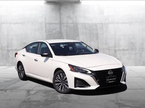 Certified 2025 Nissan Altima 2.5 SV FWD image 2
