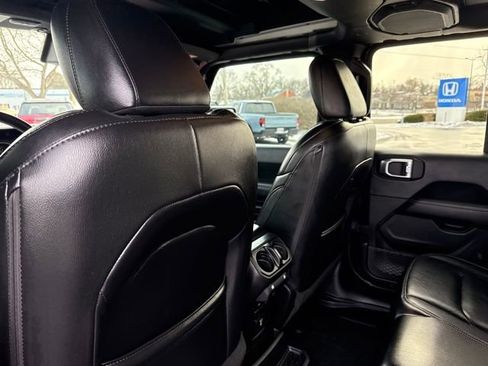 Used 2019 Jeep Wrangler Unlimited Sahara image 19