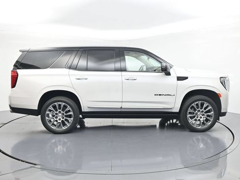Used 2023 GMC Yukon Denali w/ Advanced Technology Package AWD/4WD image 4