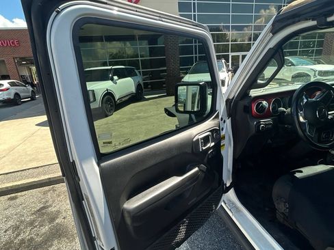 Used 2019 Jeep Wrangler Rubicon AWD/4WD image 7