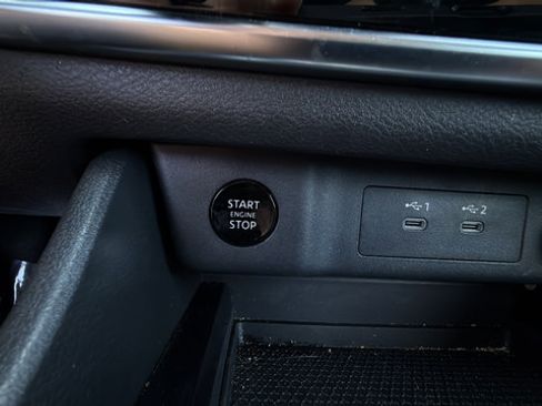 Used 2025 Nissan Rogue S AWD/4WD image 19