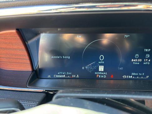 Used 2023 Lincoln Navigator Reserve image 2