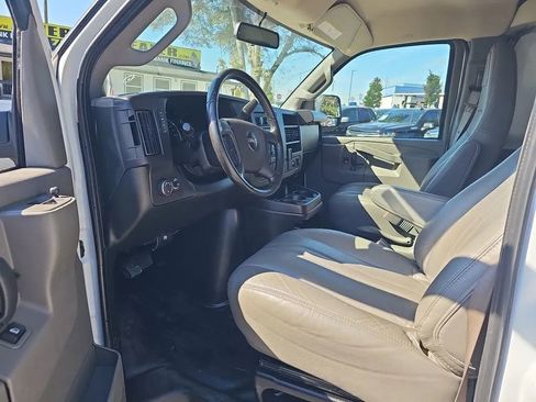 Used 2023 GMC Savana 2500 w/ Driver Convenience Package image 7