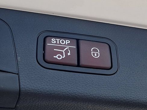 Certified 2018 Mercedes-Benz GLC 300 image 31