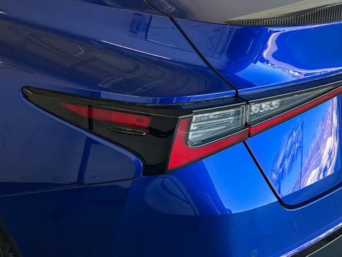 Used 2025 Lexus IS 500 RWD image 18