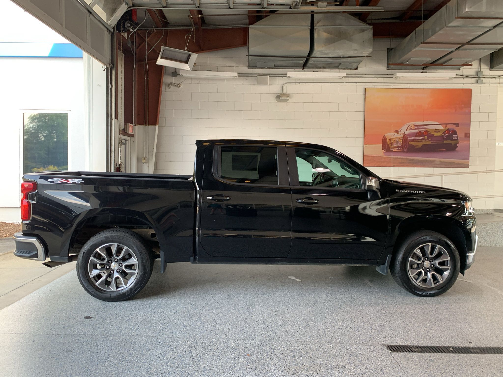 Used 2022 Chevrolet Silverado 1500 LT AWD/4WD image 11