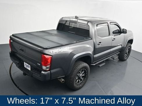 Used 2017 Toyota Tacoma TRD Sport AWD/4WD image 25