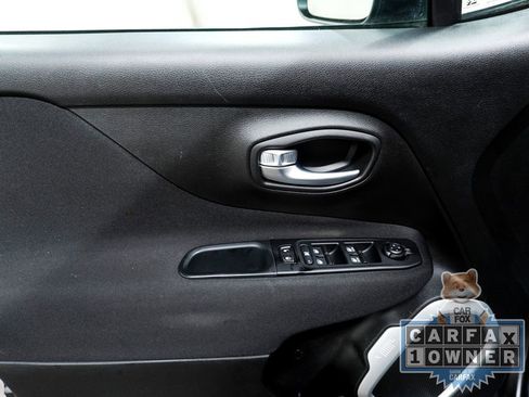 Used 2019 Jeep Renegade Latitude AWD/4WD image 20