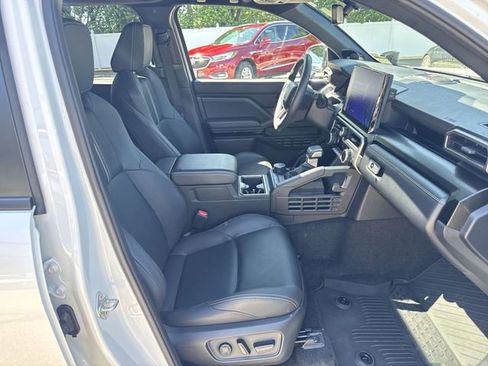 Used 2025 Toyota 4Runner Limited AWD/4WD image 28