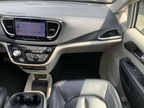 Used 2023 Chrysler Pacifica Touring-L FWD image 56