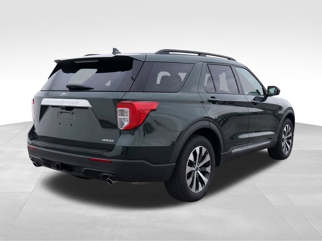 Used 2022 Ford Explorer XLT w/ Equipment Group 202A AWD/4WD image 5