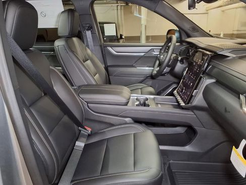 New 2026 GMC Acadia Elevation w/ Black Edition FWD image 5
