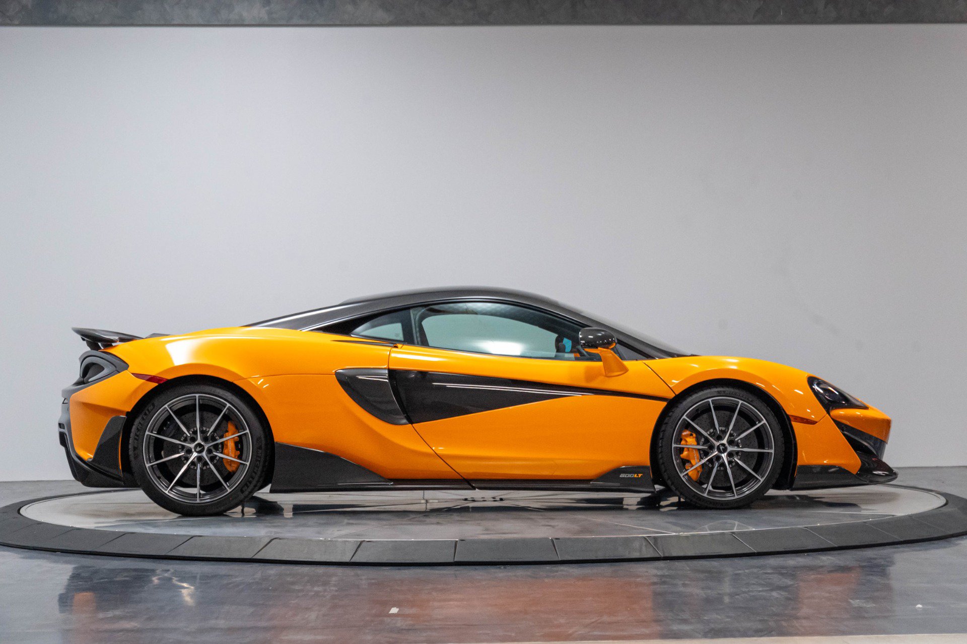 Used 2019 McLaren 600LT RWD image 19