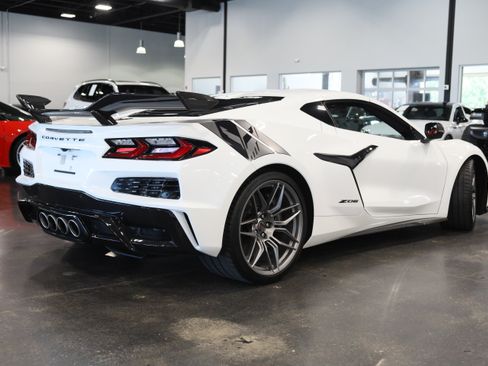 Used 2024 Chevrolet Corvette Z06 w/ Z07 Performance Package RWD image 6