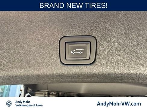 Used 2023 Chevrolet Tahoe Premier AWD/4WD image 13
