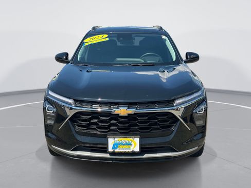Used 2024 Chevrolet Trax LT w/ Driver Confidence Package FWD image 2