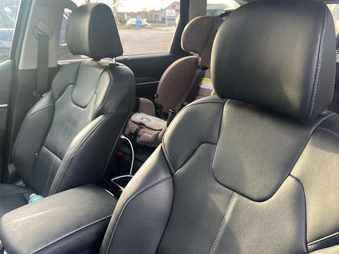 Used 2025 Kia Telluride SX w/ SX Captain's Chair Package image 6