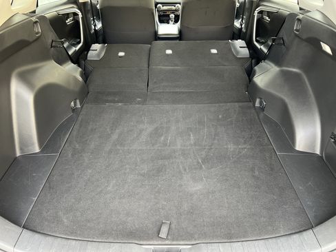 Used 2025 Toyota RAV4 XLE AWD/4WD image 19