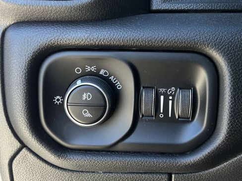 Used 2025 RAM 1500 Laramie AWD/4WD image 24