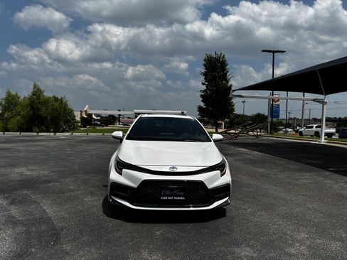 Used 2020 Toyota Corolla XSE FWD image 2