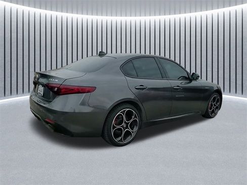 Used 2023 Alfa Romeo Giulia Veloce image 7