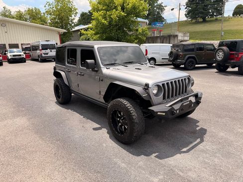 Used 2018 Jeep Wrangler Unlimited Sahara w/ Safety Group AWD/4WD image 7