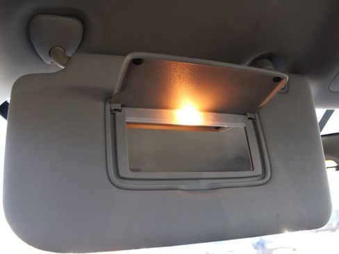 Used 2015 Nissan Rogue S image 37