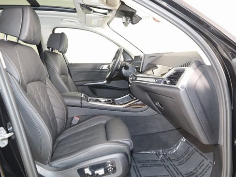 Used 2023 BMW X7 xDrive40i w/ Premium Package image 13
