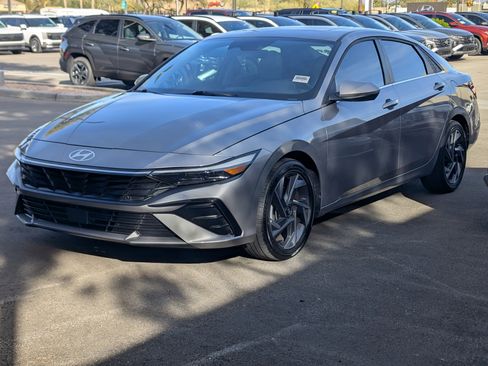Certified 2025 Hyundai Elantra Limited image 5