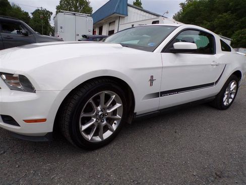Used 2010 Ford Mustang Coupe RWD image 5