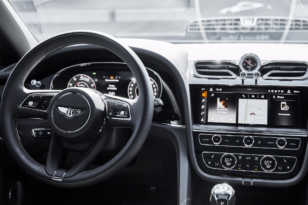 Used 2025 Bentley Bentayga AWD/4WD image 54