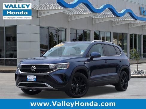 Used 2022 Volkswagen Taos SE image 1