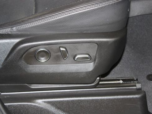Used 2024 GMC Yukon XL Denali RWD image 31