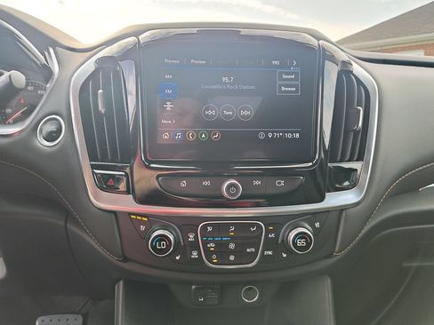 Used 2020 Chevrolet Traverse Premier FWD image 21