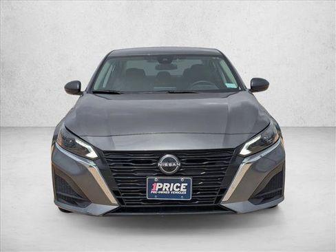 Used 2025 Nissan Altima 2.5 SV image 2