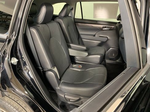Used 2023 Toyota Highlander Limited image 39