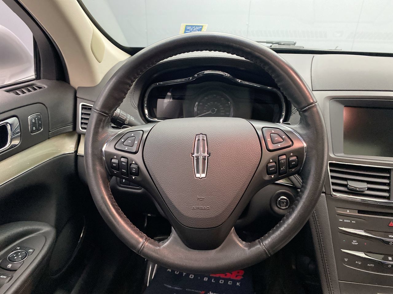 Used 2015 Lincoln MKT AWD image 16