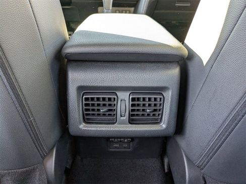 Used 2025 Toyota Camry SE image 29