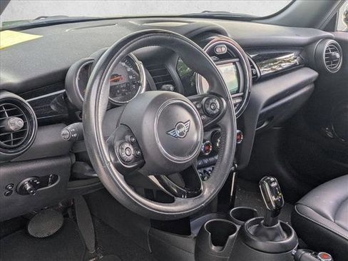 Used 2021 MINI Cooper 2-Door Hardtop w/ Driver Assistance Package FWD image 9