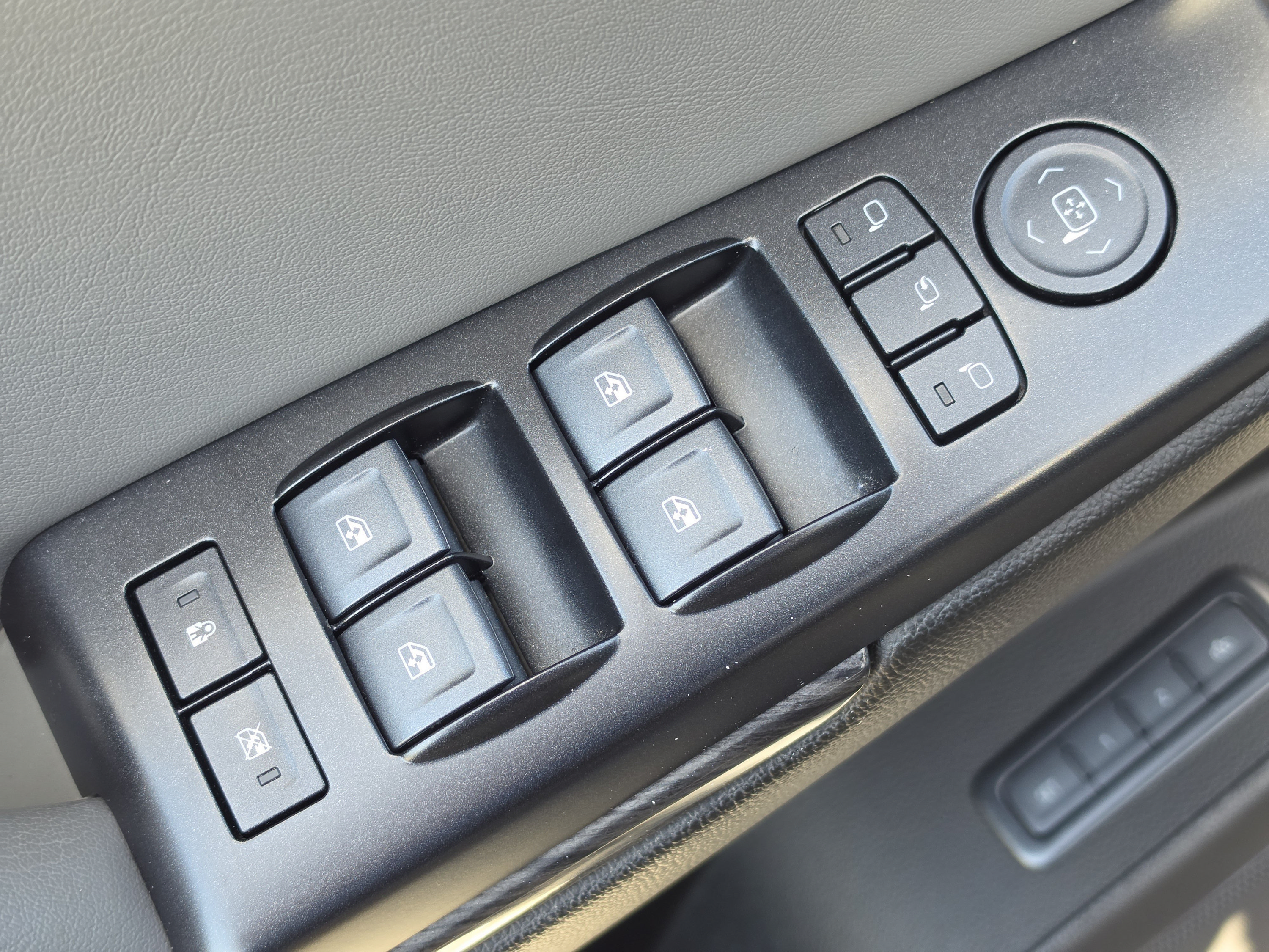 Used 2020 Chevrolet Tahoe LT w/ Luxury Package RWD image 23