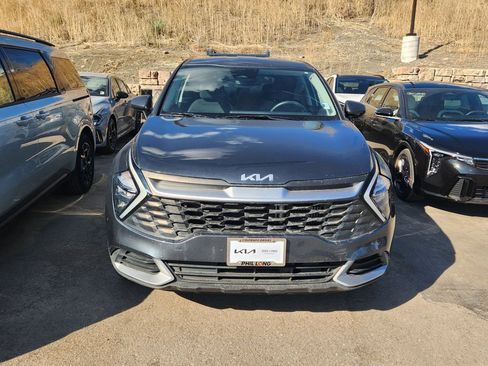 Used 2023 Kia Sportage LX image 2